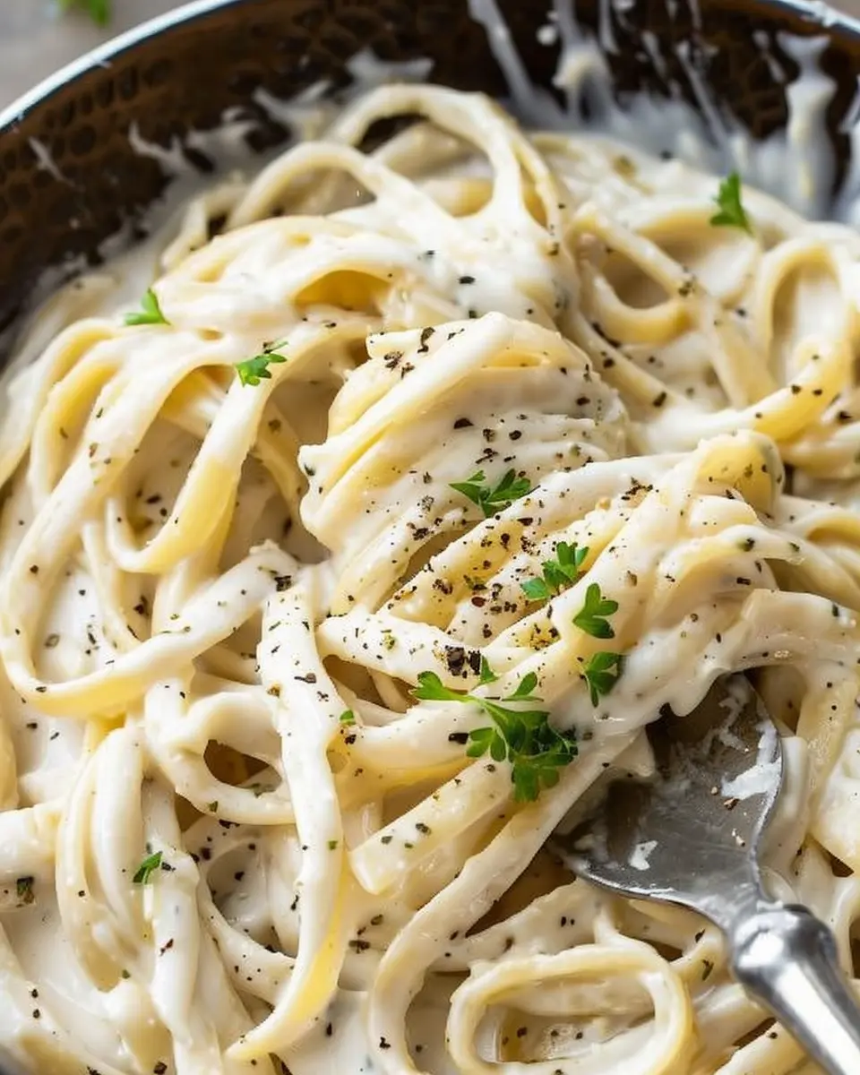 Quick and Easy Alfredo Sauce with Turkey Bacon for Comfort Food